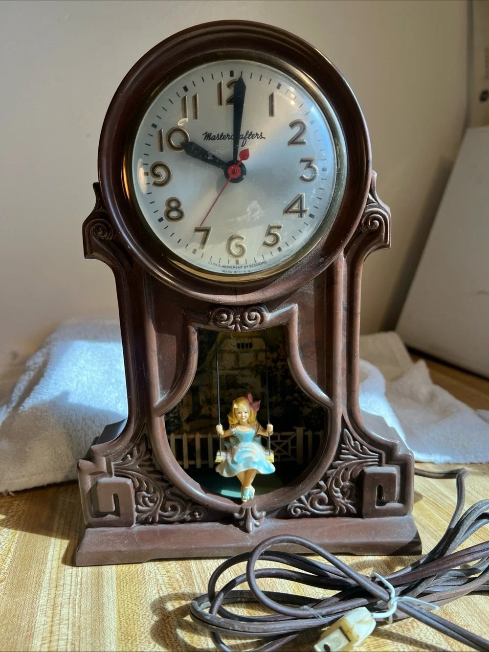 MasterCrafters Animated Electric Desk Clock Swinging Girl Figurine Vintage READ